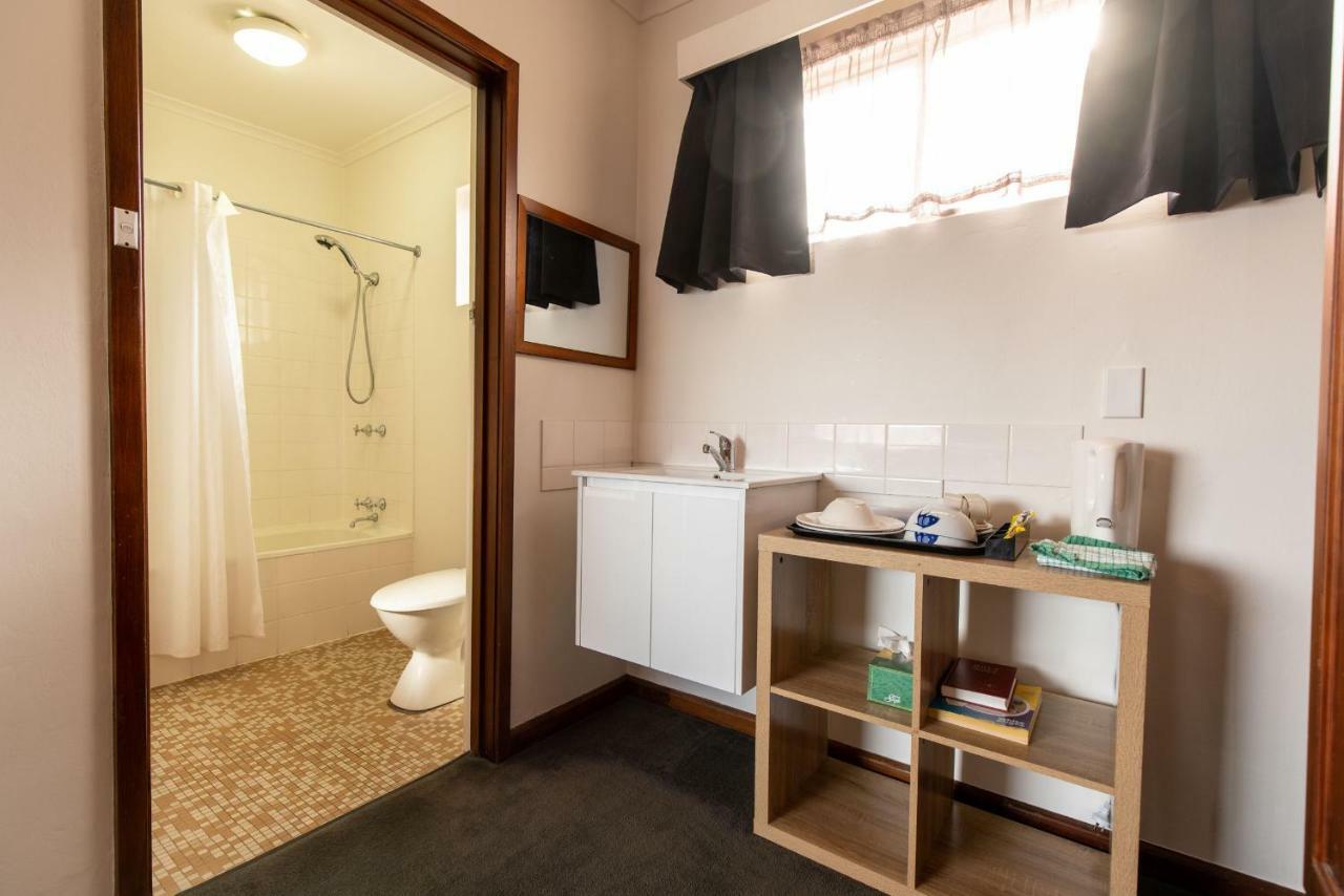 City View Motel Montagu Bay Екстериор снимка